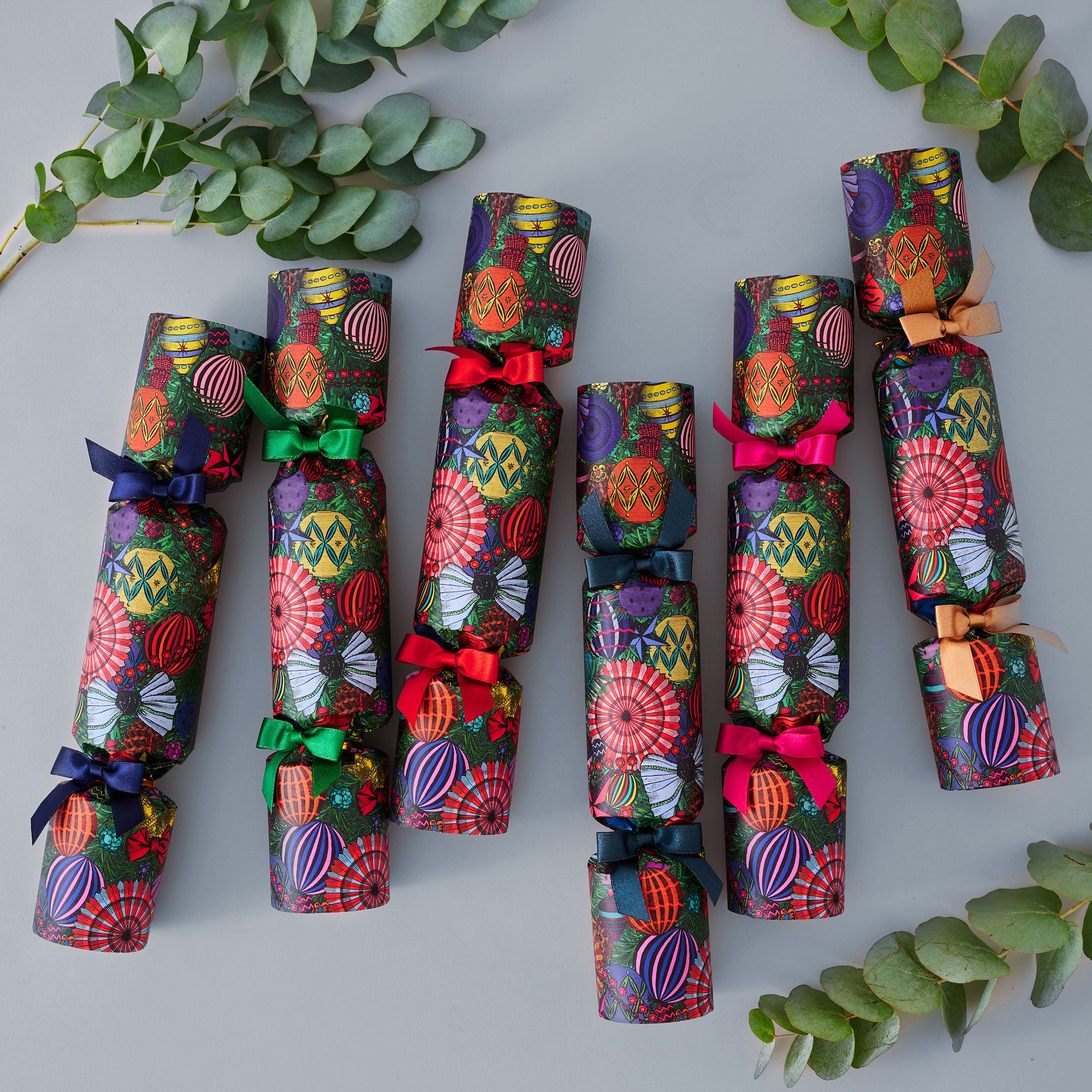 "Christmas Baubles" Luxury Candle Christmas Crackers