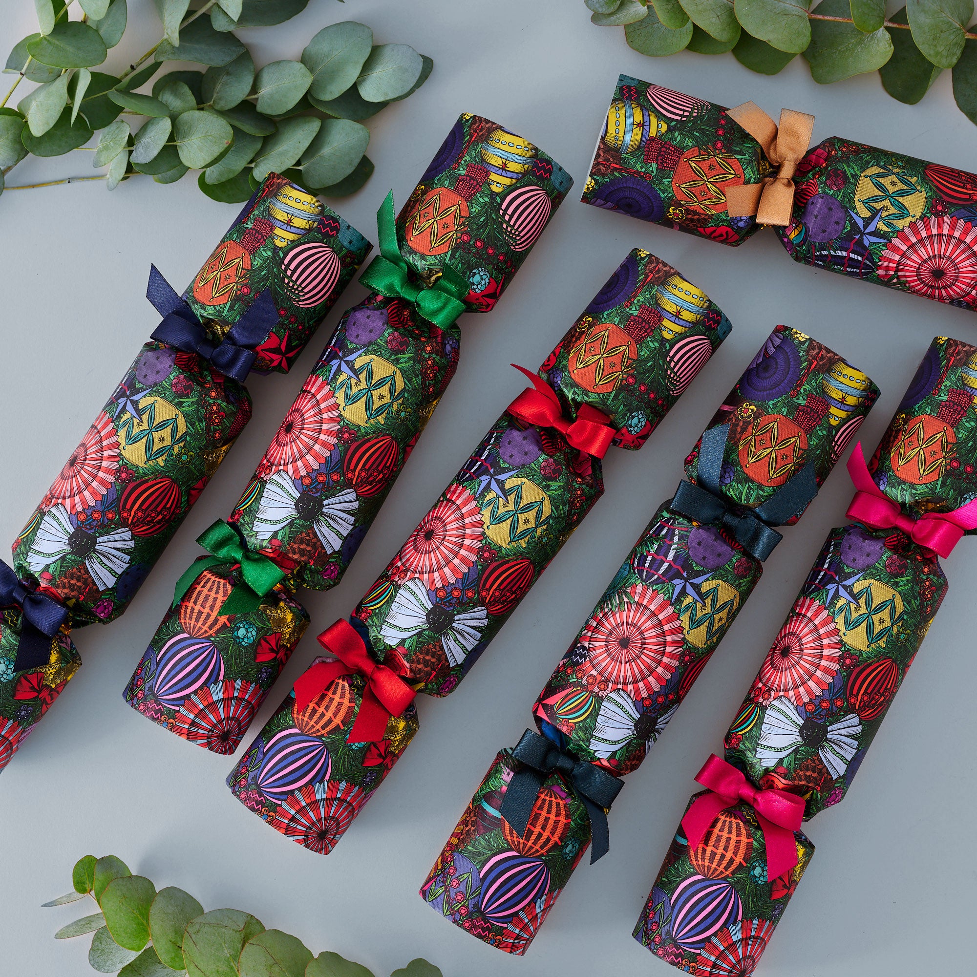 "Christmas Baubles" Luxury Candle Christmas Crackers