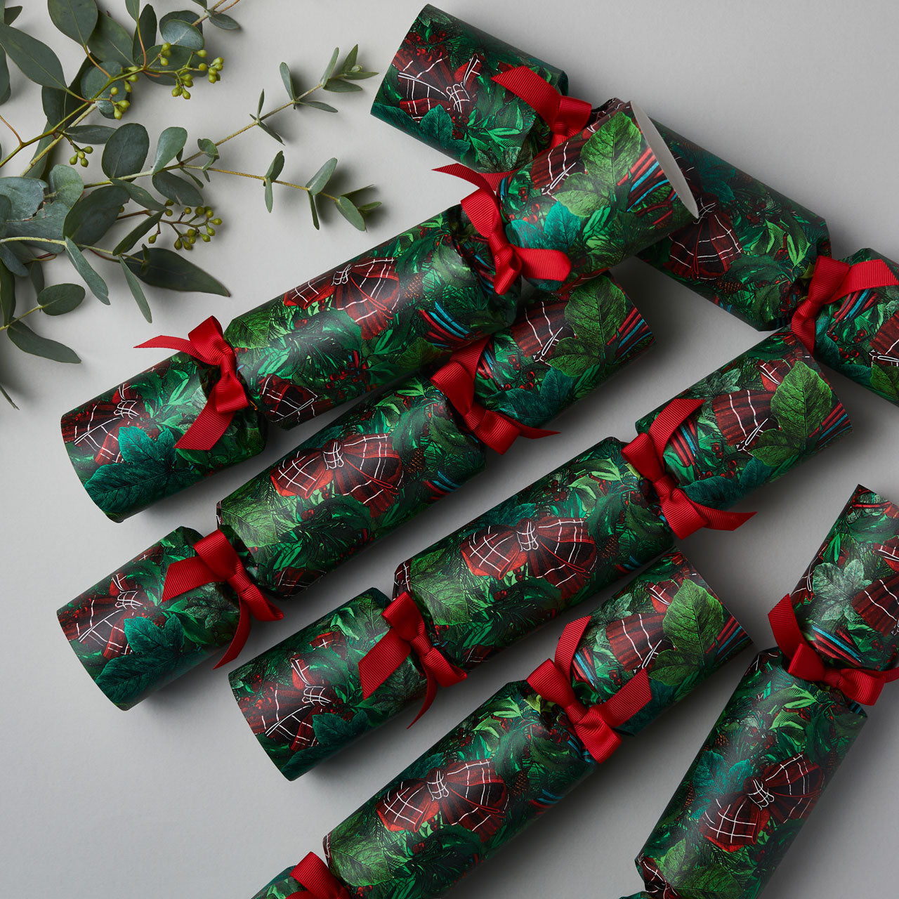 "Christmas Wreath" Luxury Candle Christmas Crackers