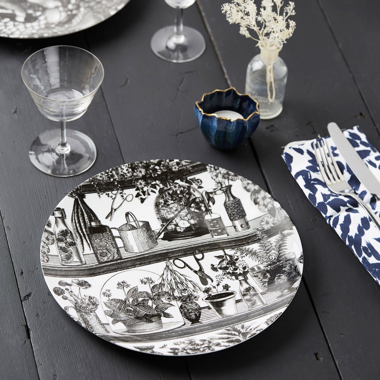 Botanist Fine China 10" Plate - Chase and Wonder - Proudly Made in Britain